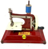 Junior model Gateway Engineering Co. antique sewing machine