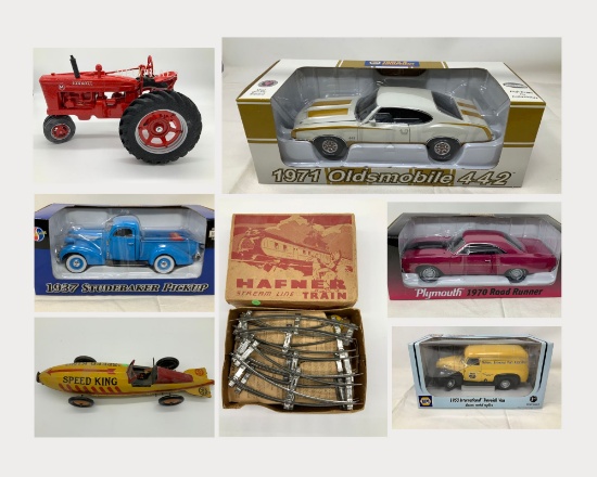 MIKE AND VICKI SICKELS ONLINE TOY AUCTION