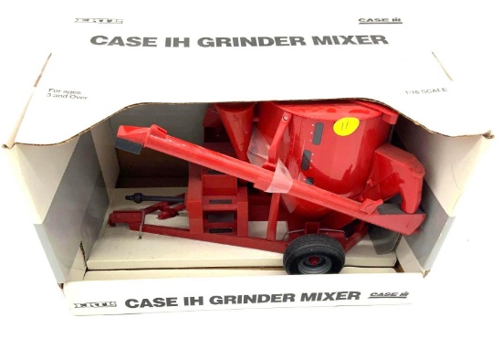 Ertl Case IH Grinder Mixer 1:16 scale NIB