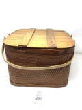 Wicker picnic basket with insert
