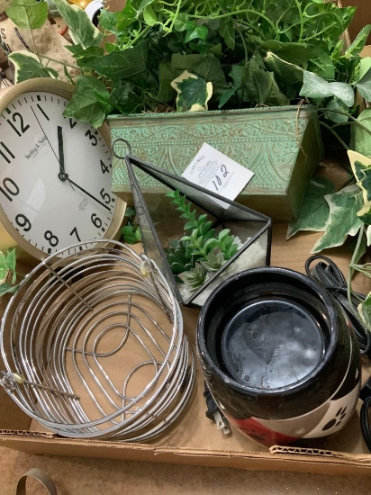 Decor and clock
