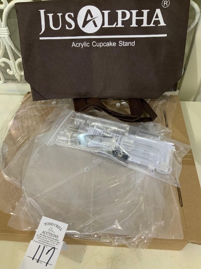 Just alpha Three-tiered cupcake stand