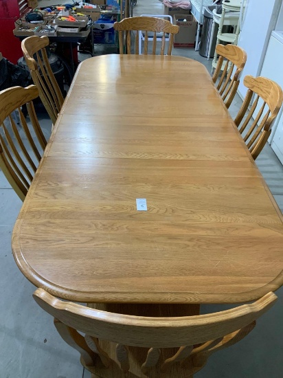 Oak table w/ 6 chairs and 2 leaves 7ft 10 in