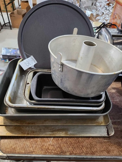Cookie/Baking Sheets, Bread Pans, Pizza, Angel Food Cake
