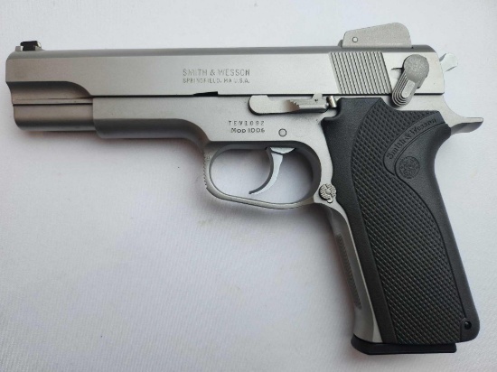 SMITH & WESSON 1006 SEMI AUTO 10 MM