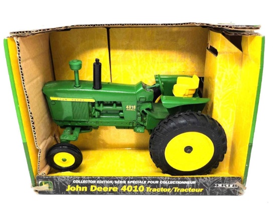 ERTL JOHN DEERE 4010 TRACTOR NIB