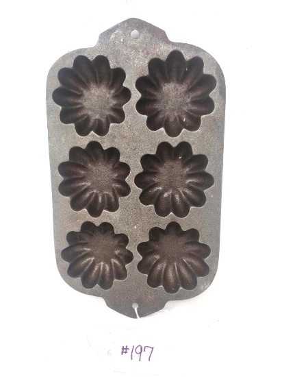 Unmarked 6-cup Turk Head Pan