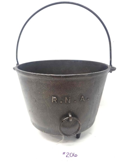 Wagner No.6 R.N.A. 3 Legged Kettle