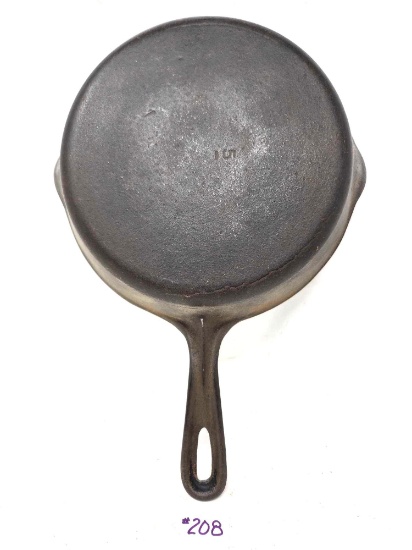 No.5 Unmarked Vollrath Cast Iron Skillet Smooth Bot.