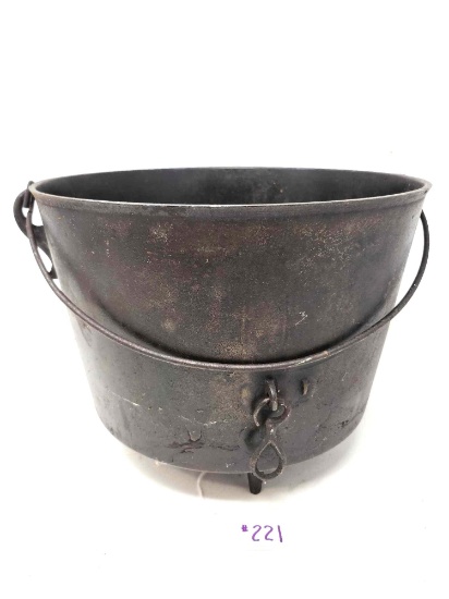 Unknown No.8 Three Legged Kettle W/Tipping Ring
