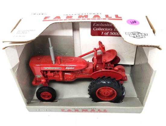 ERTL FARMALL 140 TRACTOR NIB
