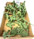 20 - Vintage Plastic Army Soldiers