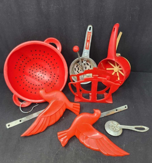 7 Pcs Vintage Kitchen Items
