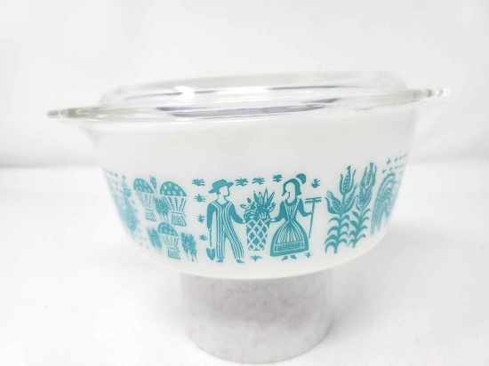 1 PYREX 472 Butterprint/Amish Casserole w/Lid
