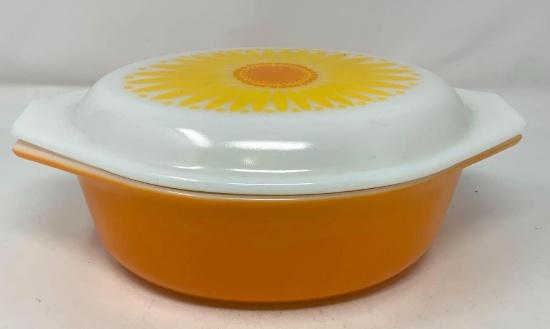 Pyrex Daisy 043 Oval Casserole w/ Lid