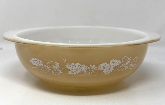 Pyrex 024 Berries Casserole - Promotional
