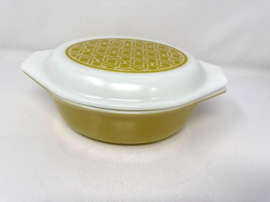 Pyrex Wicker 043 Oval Casserole w/ Lid - Promotional