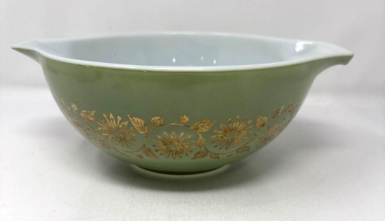 Pyrex Medallion 443 Cinderella Bowl