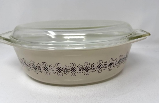 Pyrex Empire Scroll Filigree 045 Casserole w/ Lid