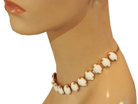 Lovely Chunky Vintage 60's Thermoset White Gold Tone Necklace