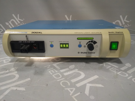 Smith & Nephew, Inc. Dyonics 300XL Xenon Light Source - 54838
