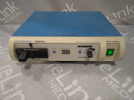 Smith & Nephew, Inc. Dyonics 300XL Xenon Light Source - 54843