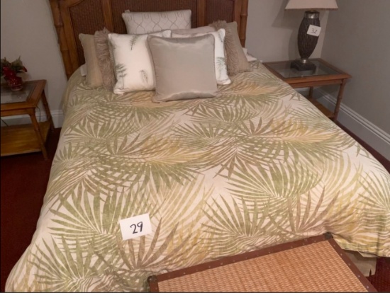 BED QUEEN WICKER WITH BEDDING