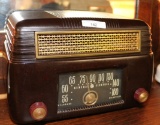 GE MODEL 202 BROWN BAKELITE RADIO, C. 1942