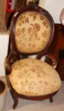 VICTORIAN WALNUT SIDE CHAIR W/ FRENCH SCROLL