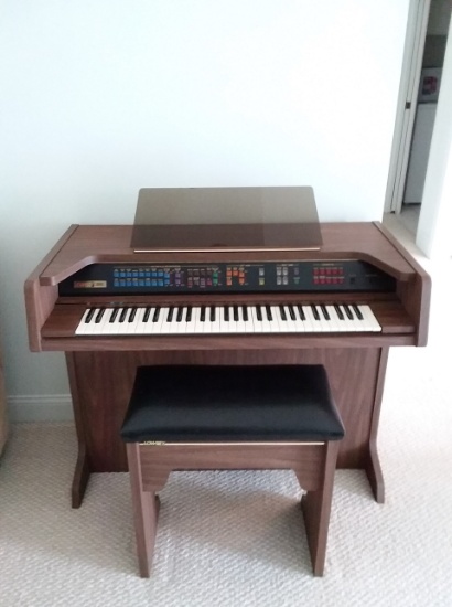 Lowrey Genie Electric Organ