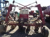 3pt IH 500 8R Planter w/900 series Row Units w/Yetter Cleaners