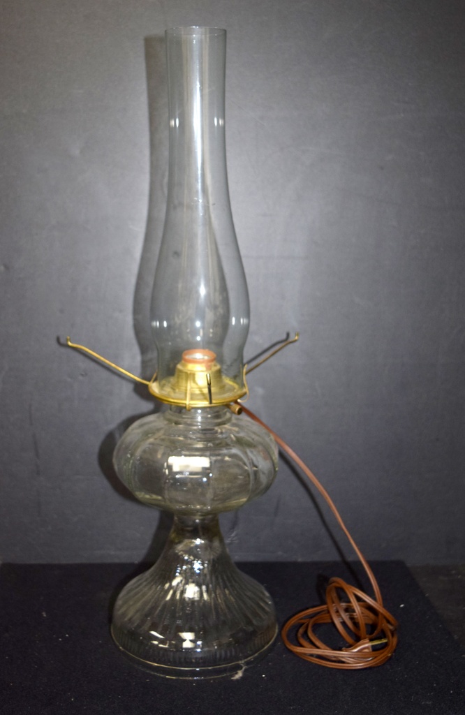 Lot Vintage Electric Conversion Gl Pedestal Oil Lamp W Shade Vintage Electric Conversion Gl Pedestal Oil Lamp W Shade Support No