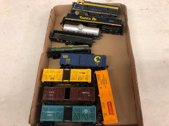 HO scale engines and cars