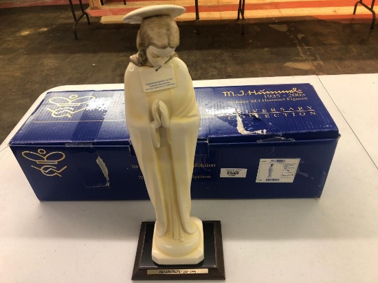 VINTAGE HUMMEL FIGURINE AUCTION