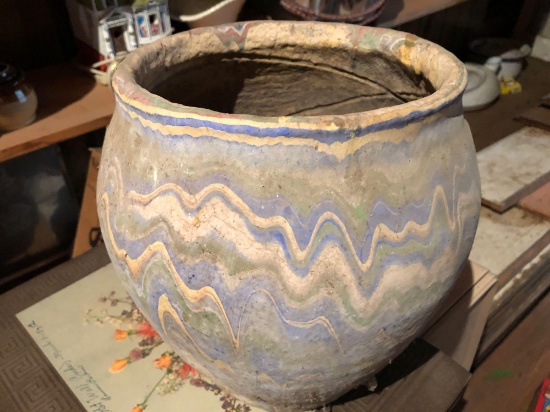 Pottery flower pot