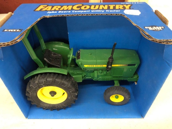 Ertl farm country John Deere compact utility tractor 1/16 scale diecast