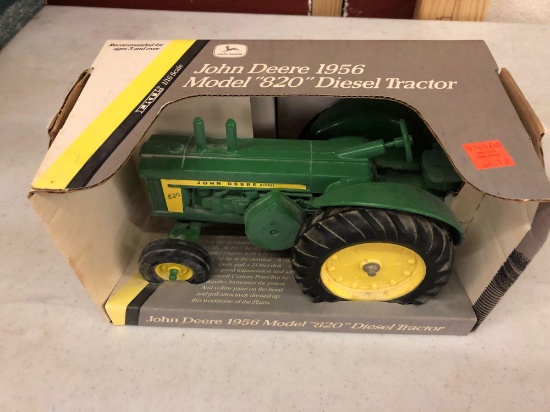 Ertl John Deere model 820 diesel 1/16 scale diecast