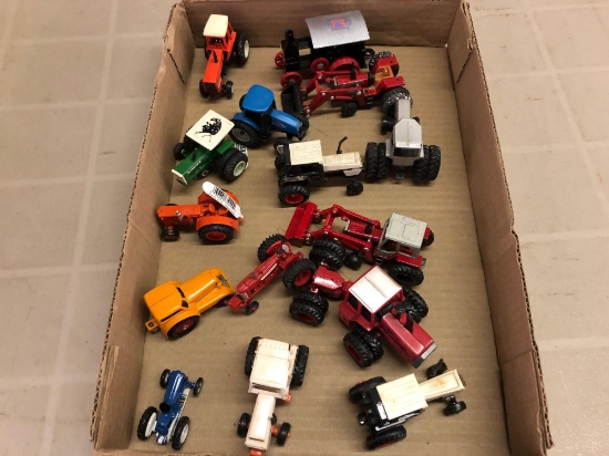 Box lot of 1/64 scale tractors