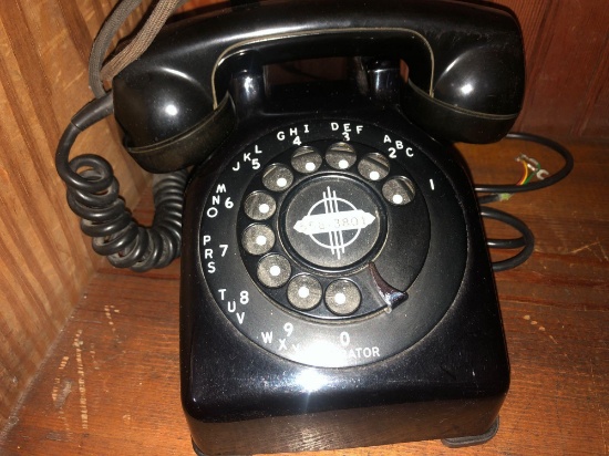 VINTAGE BLACK ROTARY PHONE