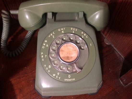 VINTAGE GREEN ROTARY PHONE