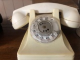 VINTAGE OFF WHITE ROTARY PHONE