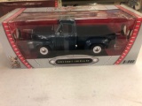 Road signature 53 Ford F 100 pick up 1/18 scale diecast