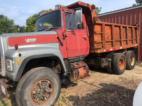 1981 FORD CONVENTIONAL L8000 TANDEM DUMP TRUCK