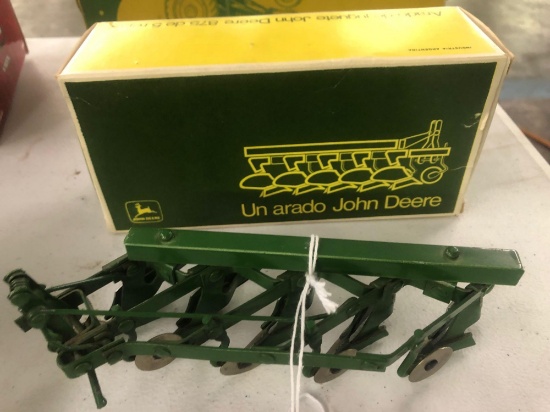 John Deere 875 five bottom plow