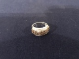 1OK WHITE GOLD RING WITH STONES