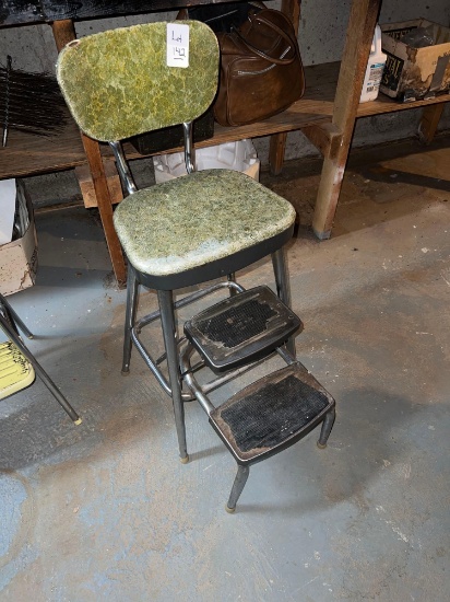 VINTAGE STEP STOOL GREEN