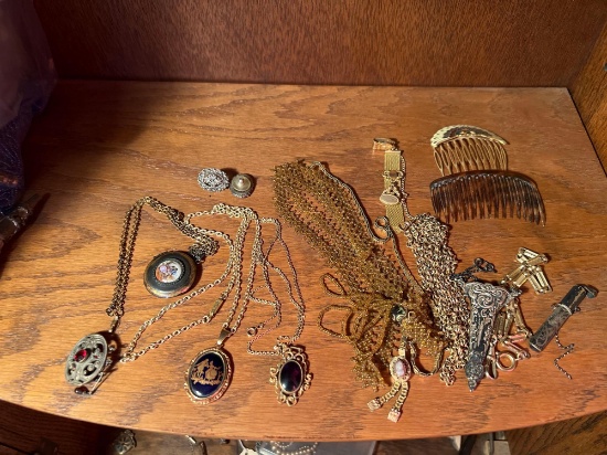 OLD BROOCHES AND NECKLACES