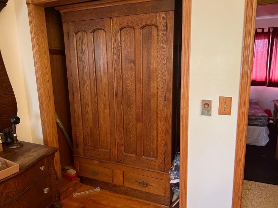 ANTIQUE OAK ARMOIRE