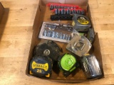FLAT OF TAPE MEASURES AND SOCKETS