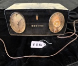 ZENITH MODEL B515-Y CLOCK RADIO